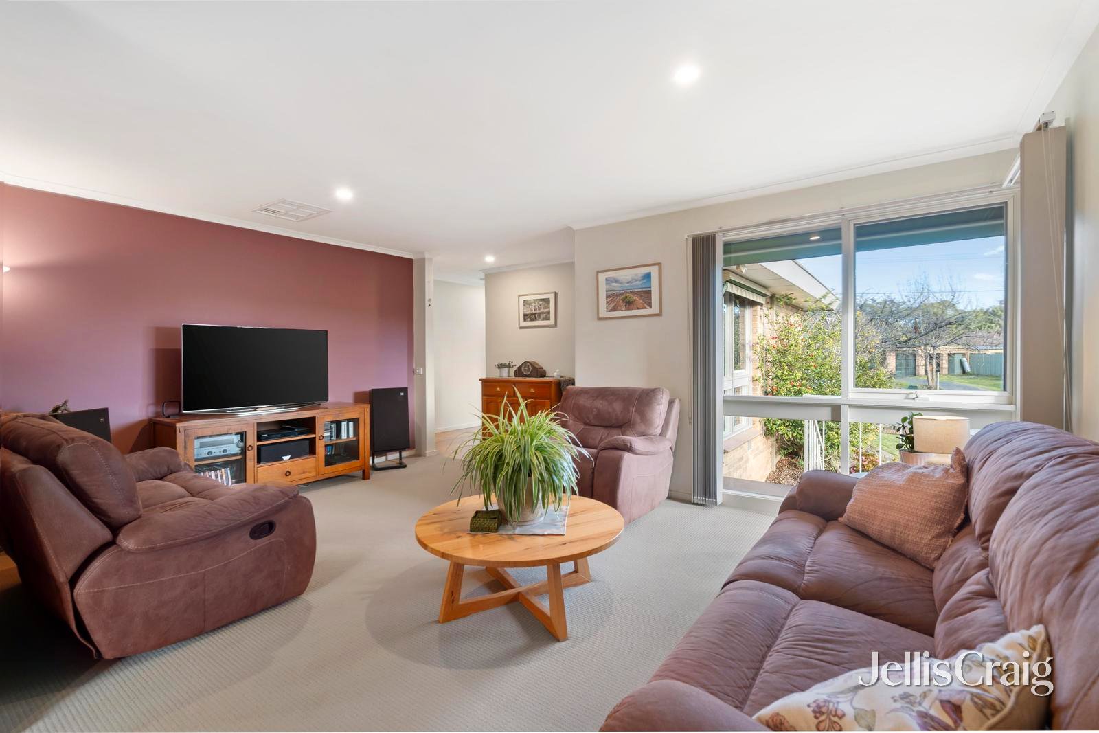 6 Zina Grove, Mooroolbark image 2
