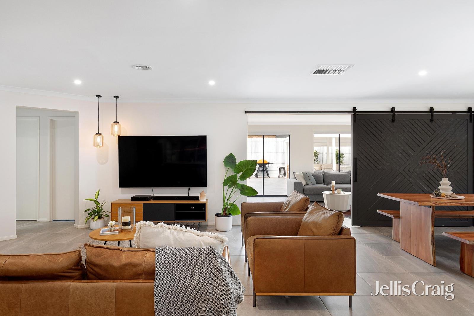 60 Baigent Avenue, Doreen image 3