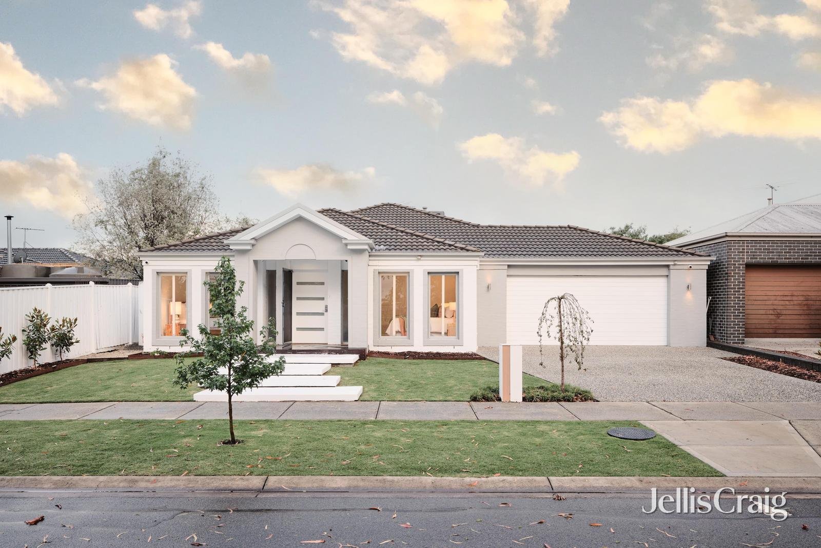 60 Baigent Avenue, Doreen image 1