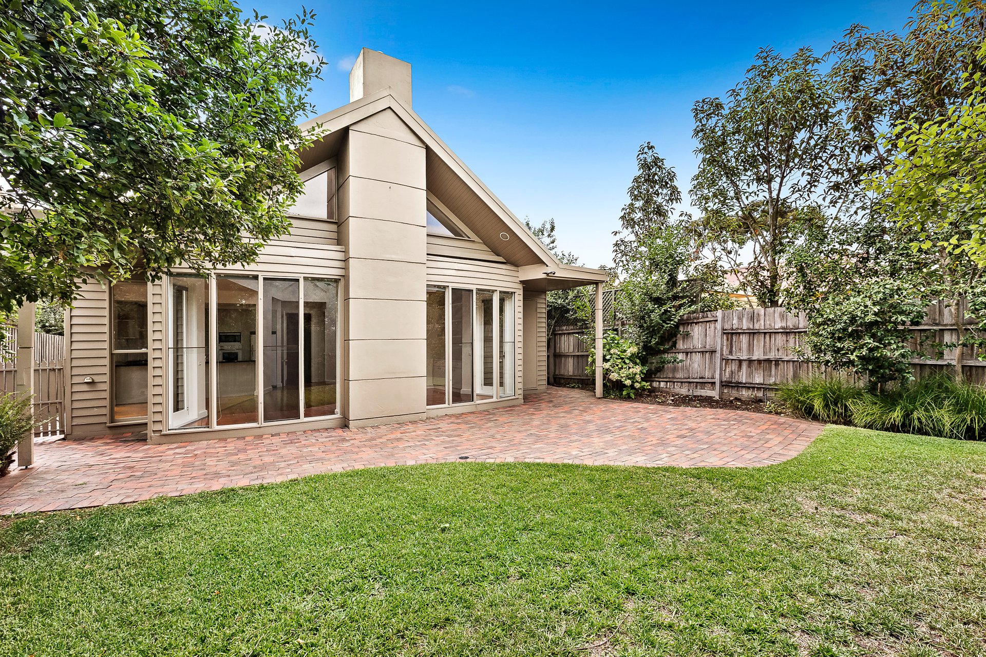 Property Gallery Thumbnail 8