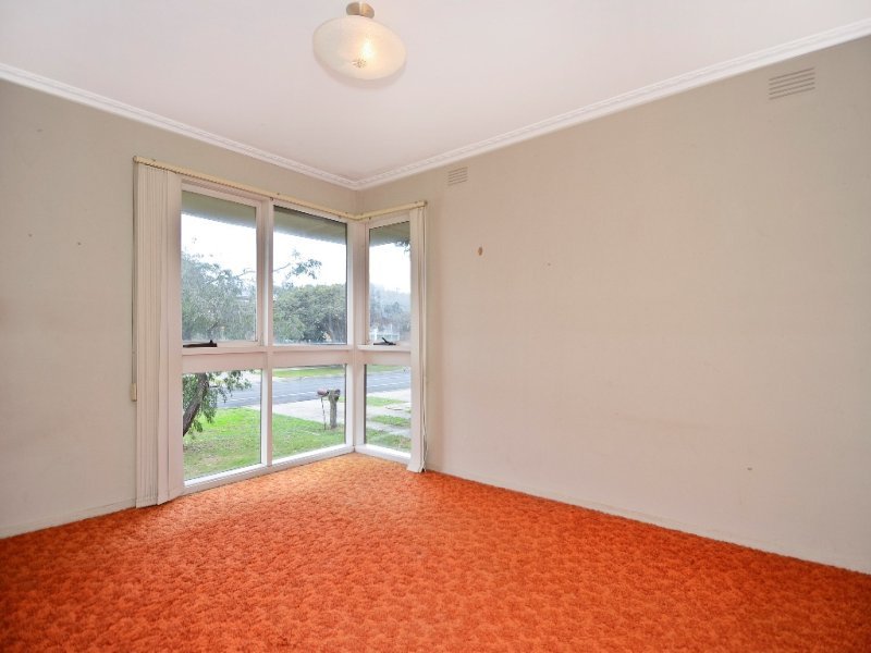 60 Kidman Avenue, Belmont image 3