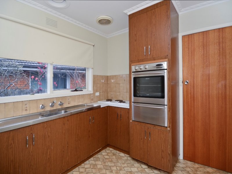 60 Kidman Avenue, Belmont image 5