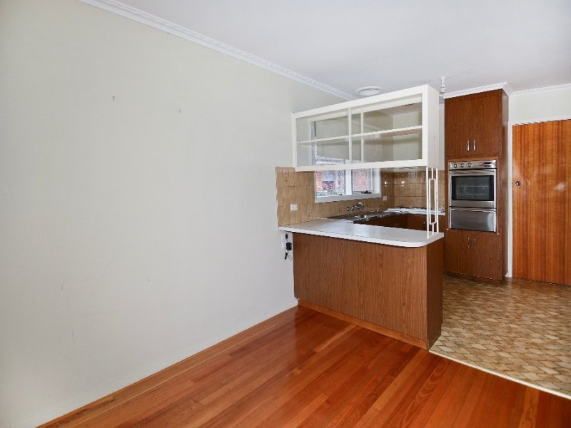 60 Kidman Avenue, Belmont image 6