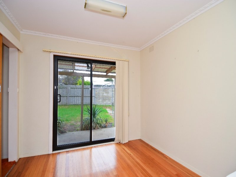 60 Kidman Avenue, Belmont image 7