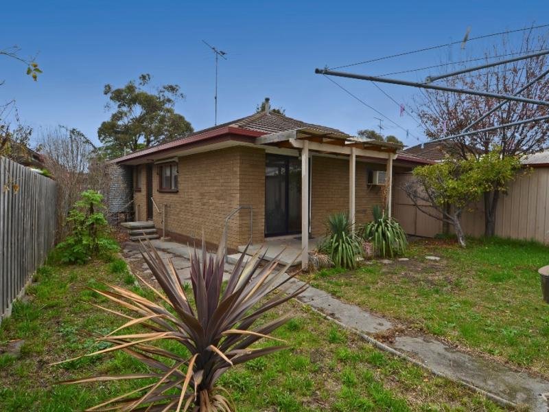 60 Kidman Avenue, Belmont image 9