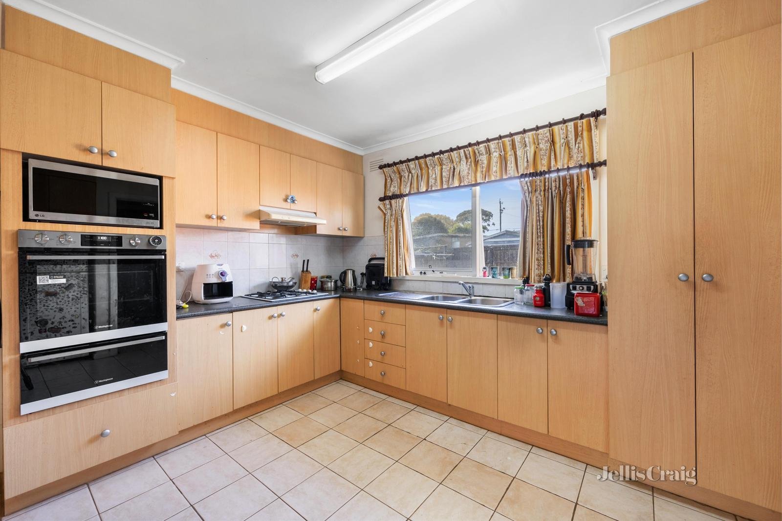 60 Lindisfarne Drive, Burwood East image 3