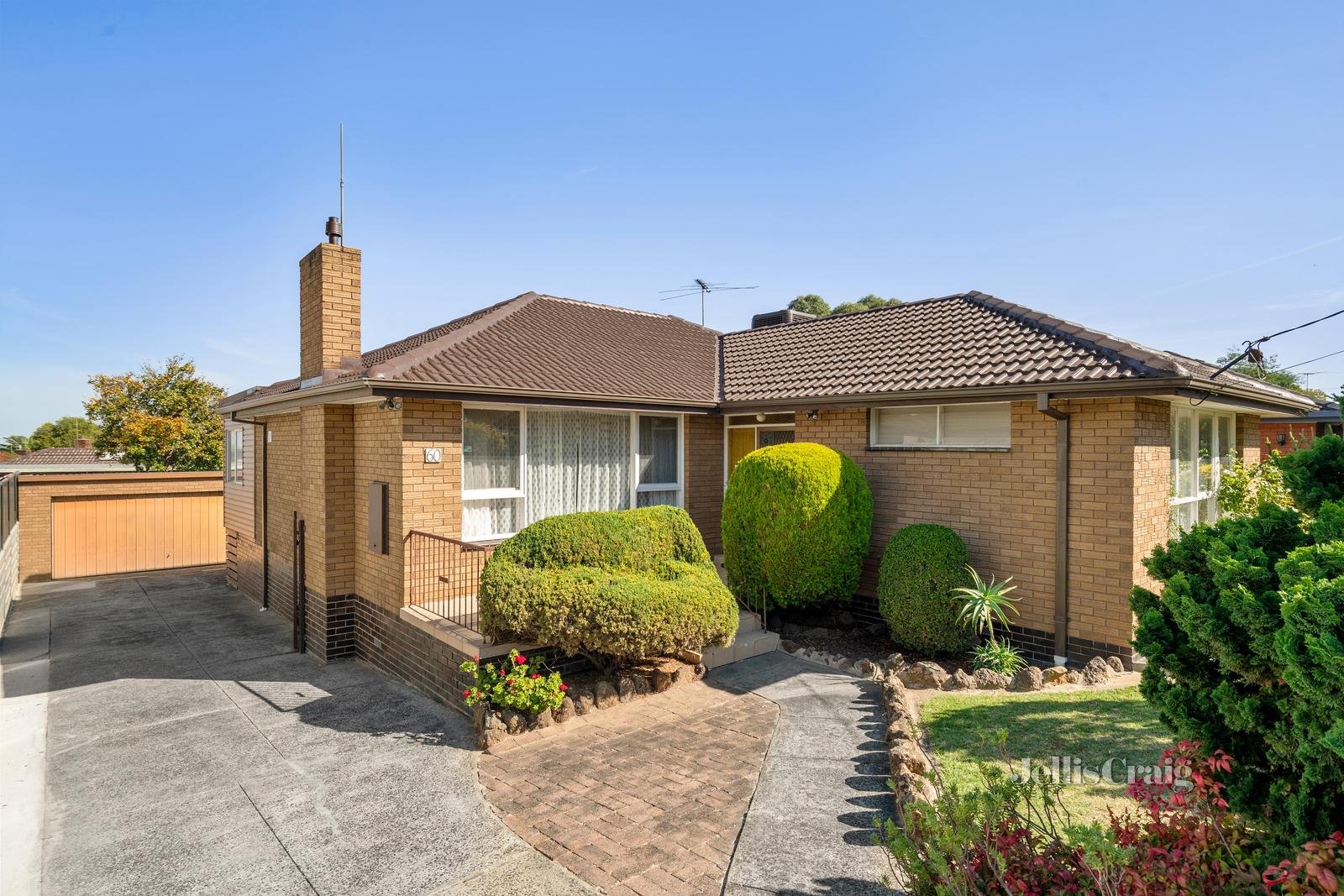 60 Whites Lane, Glen Waverley image 1