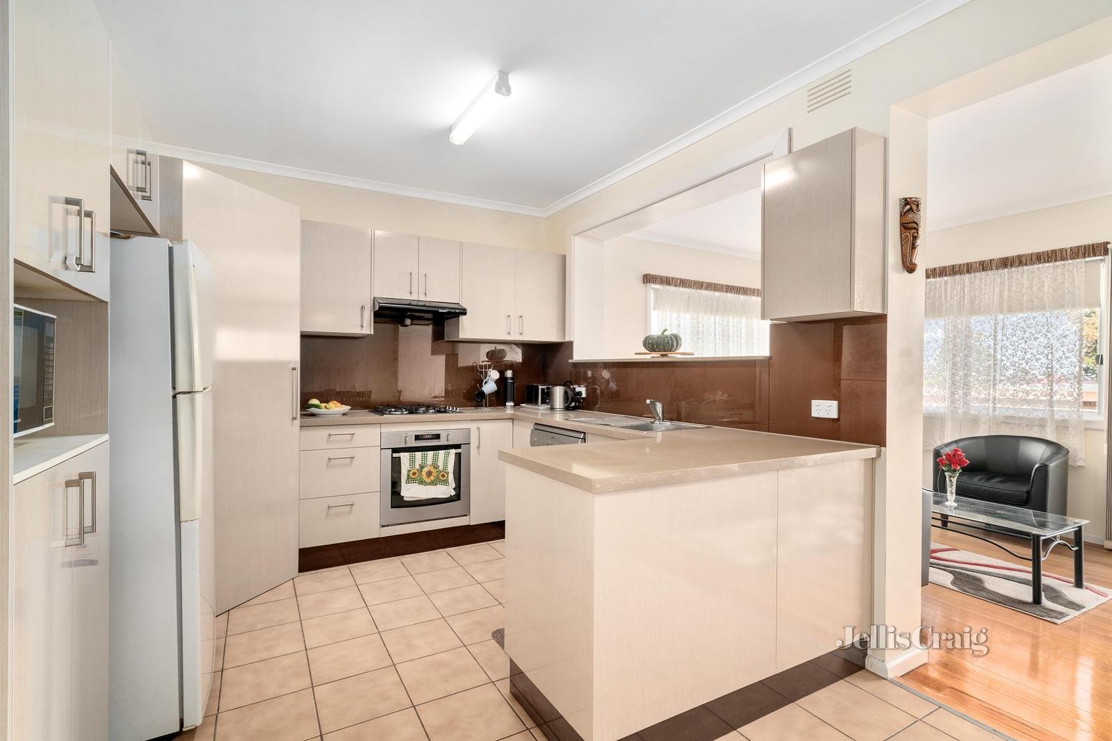 60 Whites Lane, Glen Waverley image 4