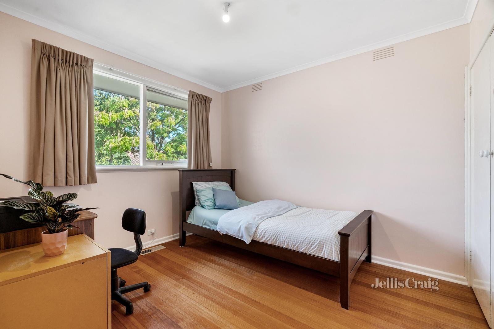 60 Whites Lane, Glen Waverley image 8