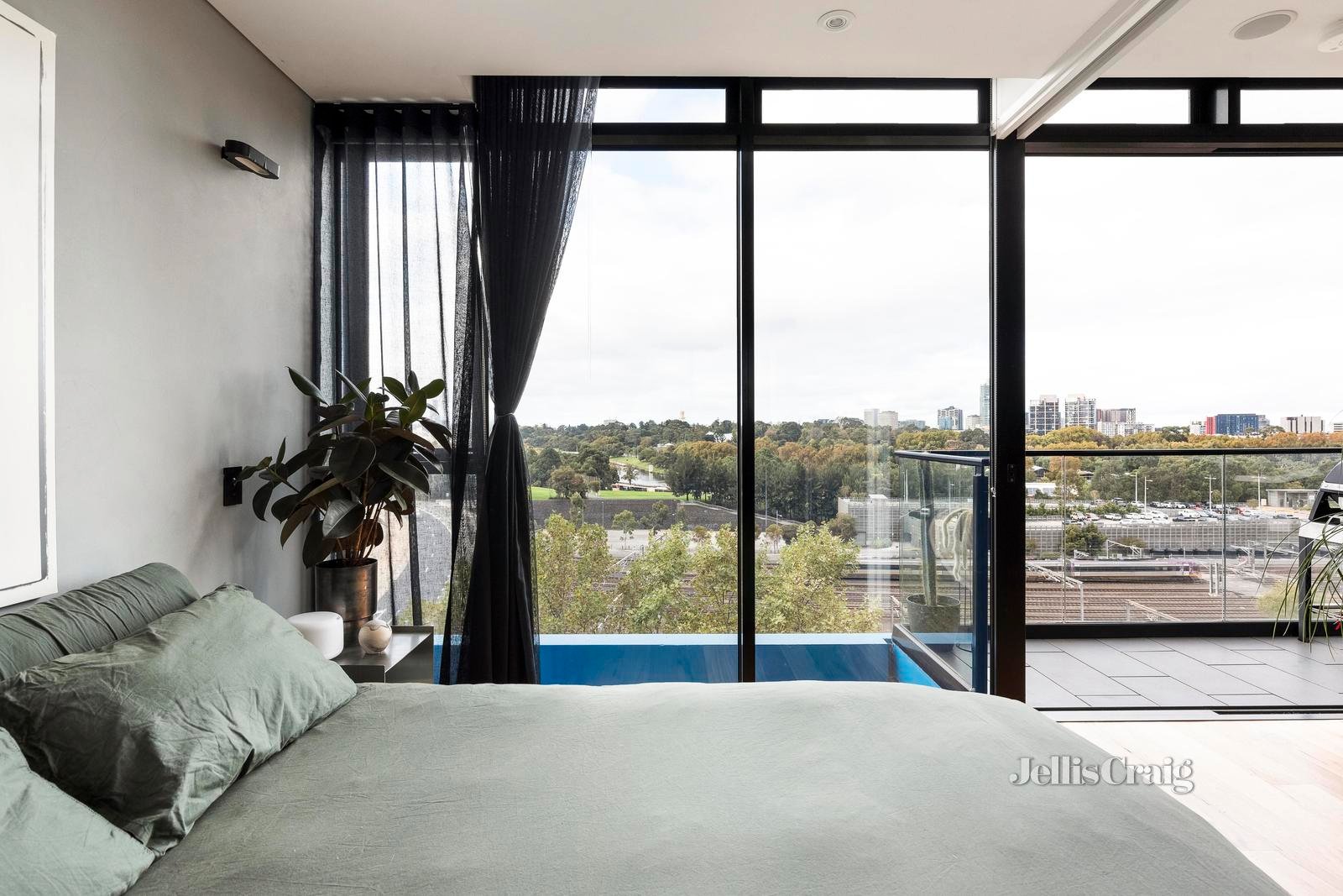 601/82 Flinders Street, Melbourne image 8