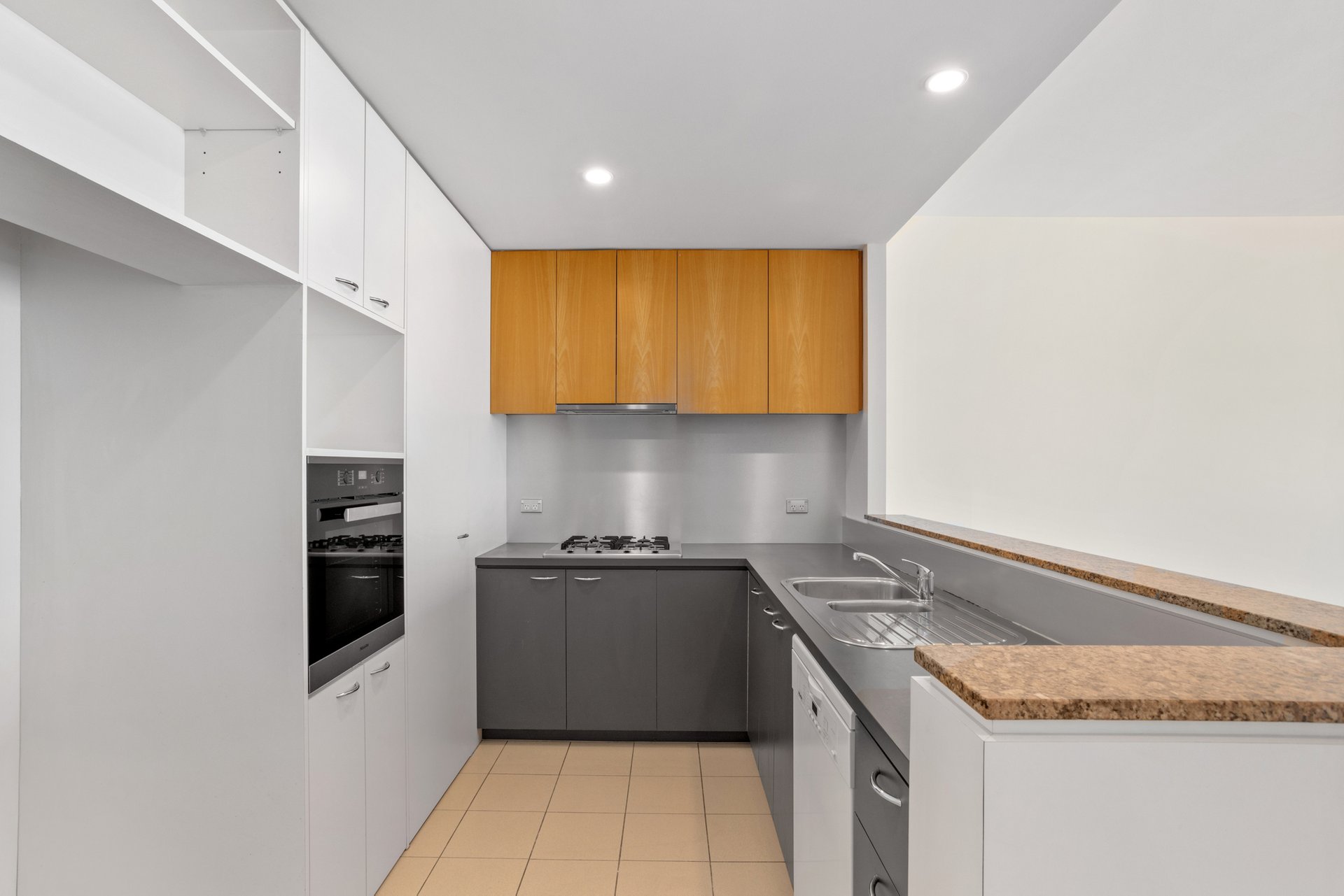602/55-62 Beach Street, Port Melbourne image 4