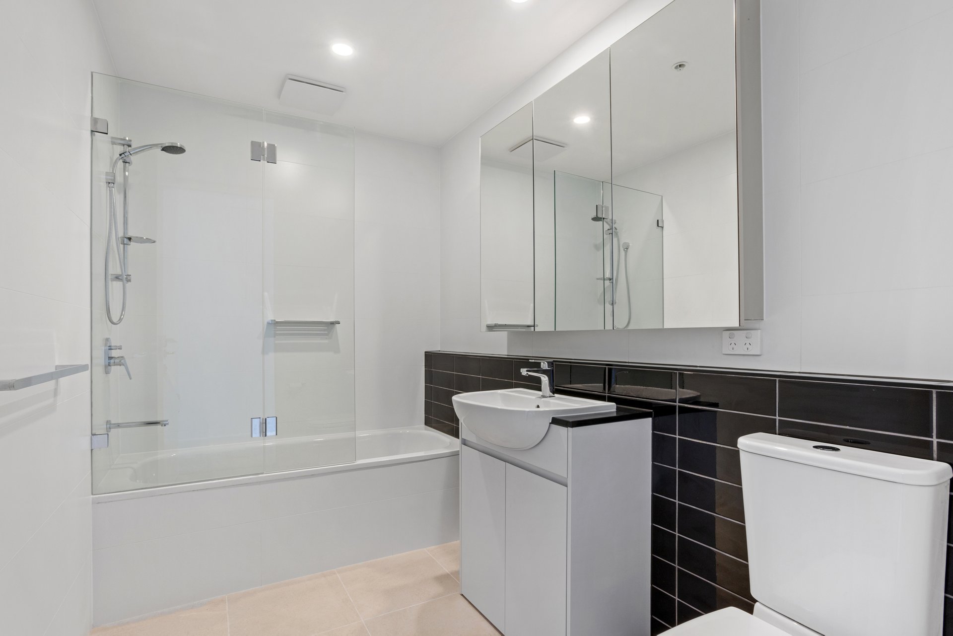 602/55-62 Beach Street, Port Melbourne image 6