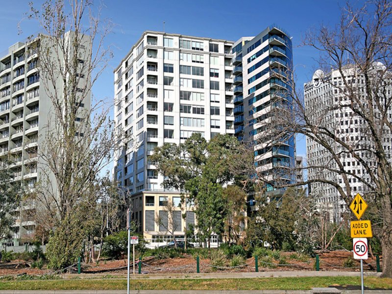 602/82 Queens Road, Melbourne image 3