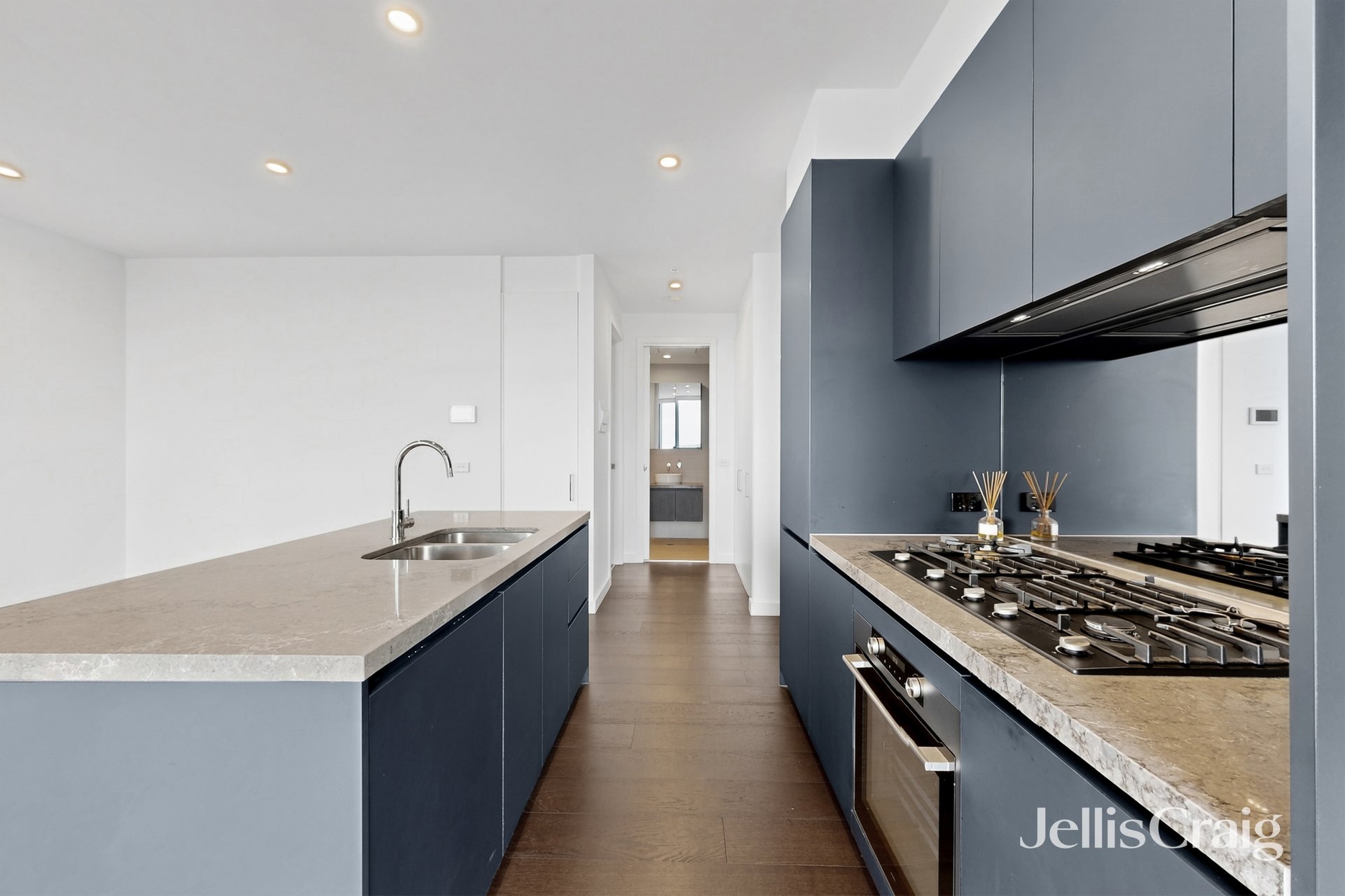 603/162 Whitehorse Road, Blackburn image 6