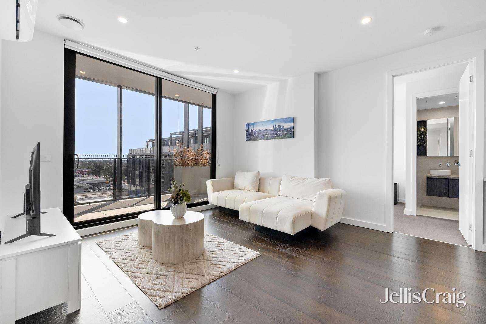 604/162 Whitehorse Road, Blackburn image 1