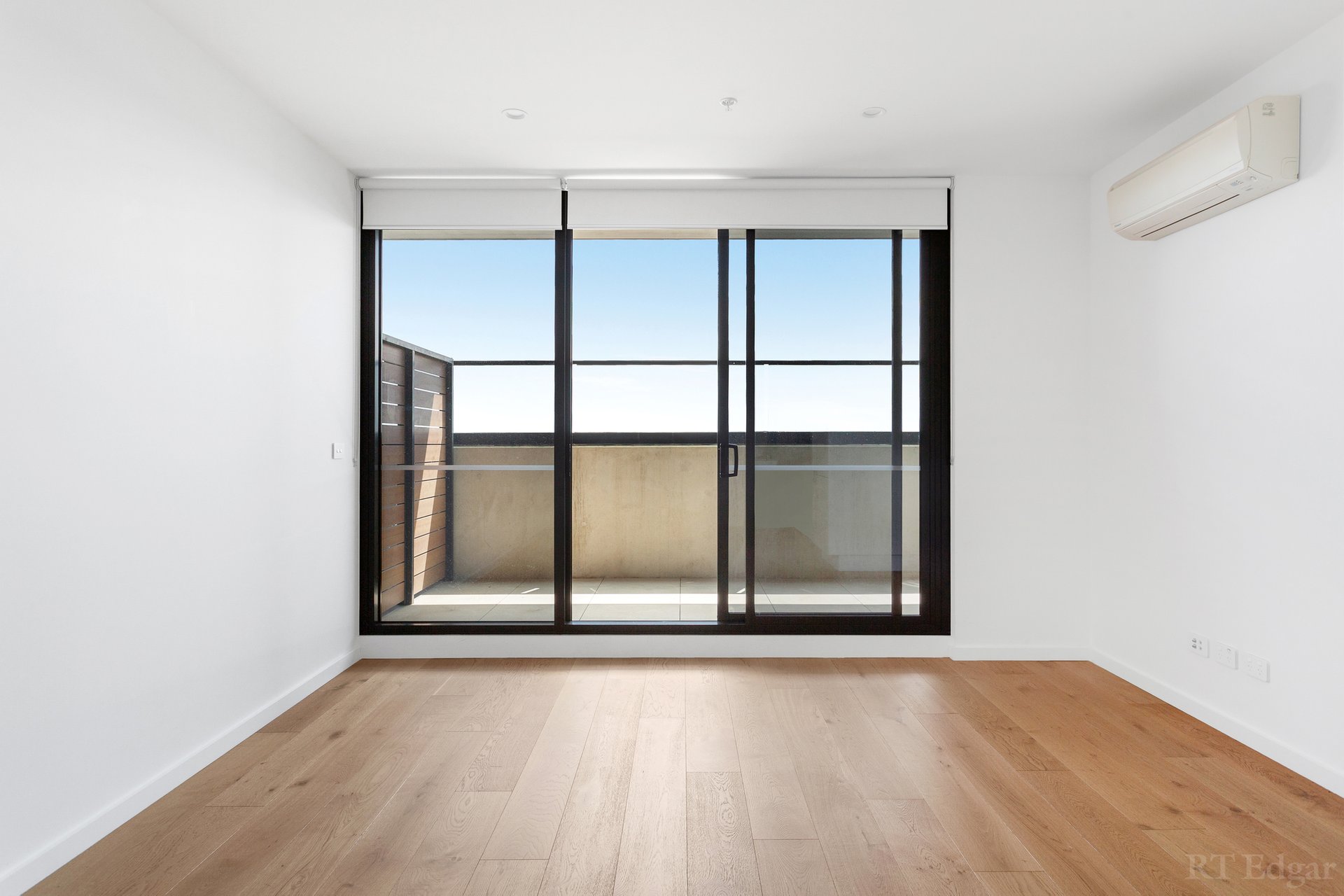 Property Gallery Thumbnail 3