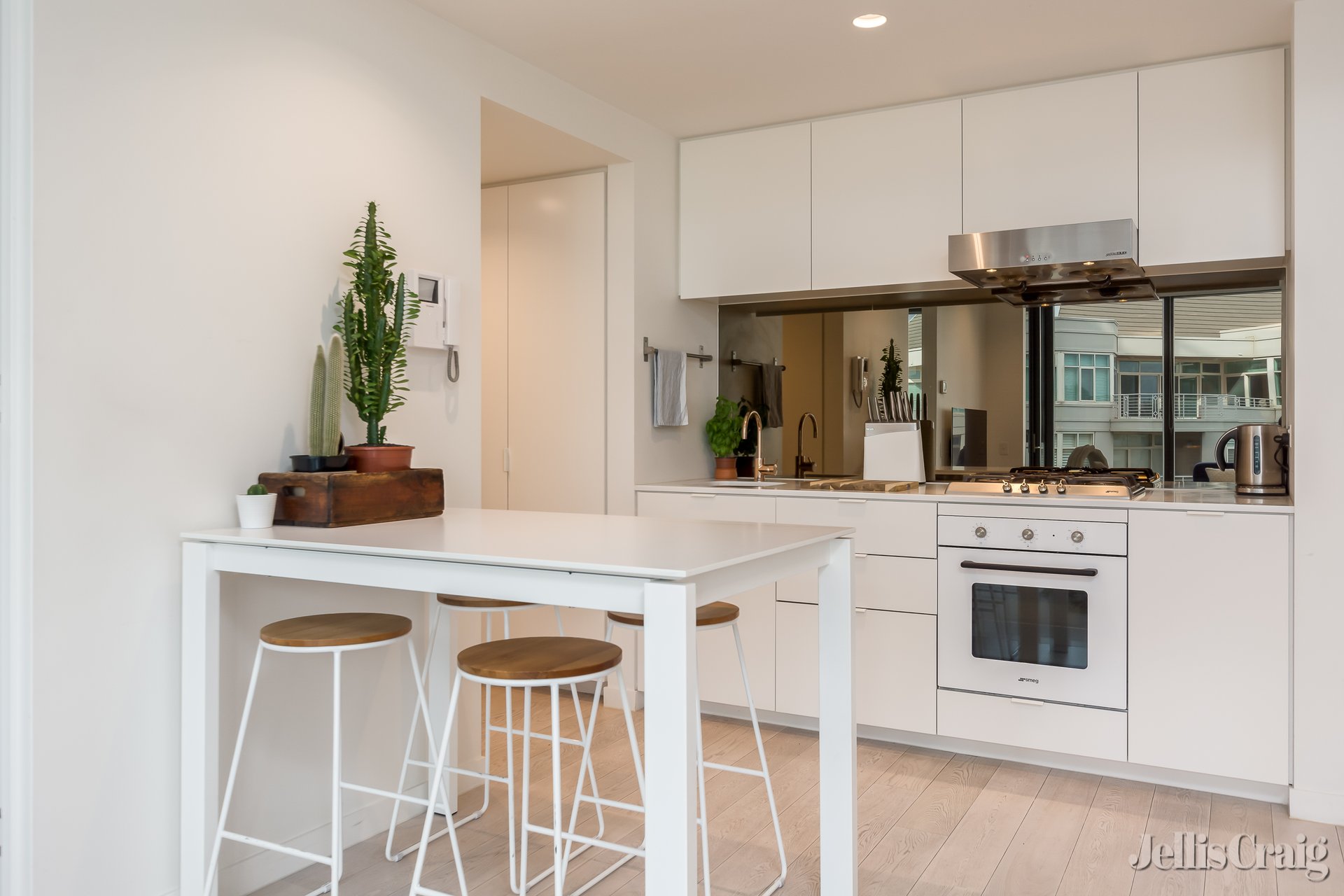604/681 Chapel Street, South Yarra image 3