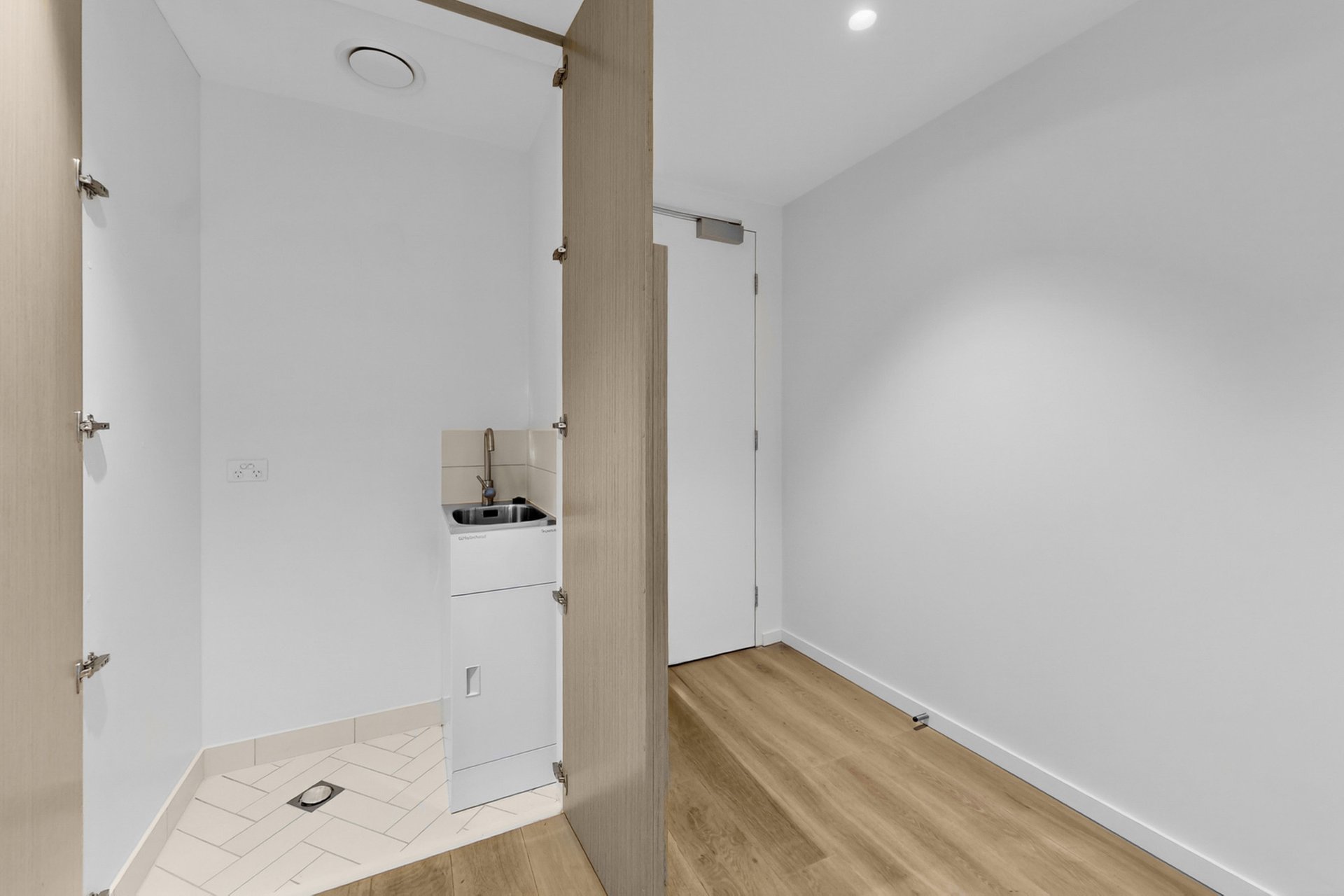 605 / 450 St Kilda Road Melbourne