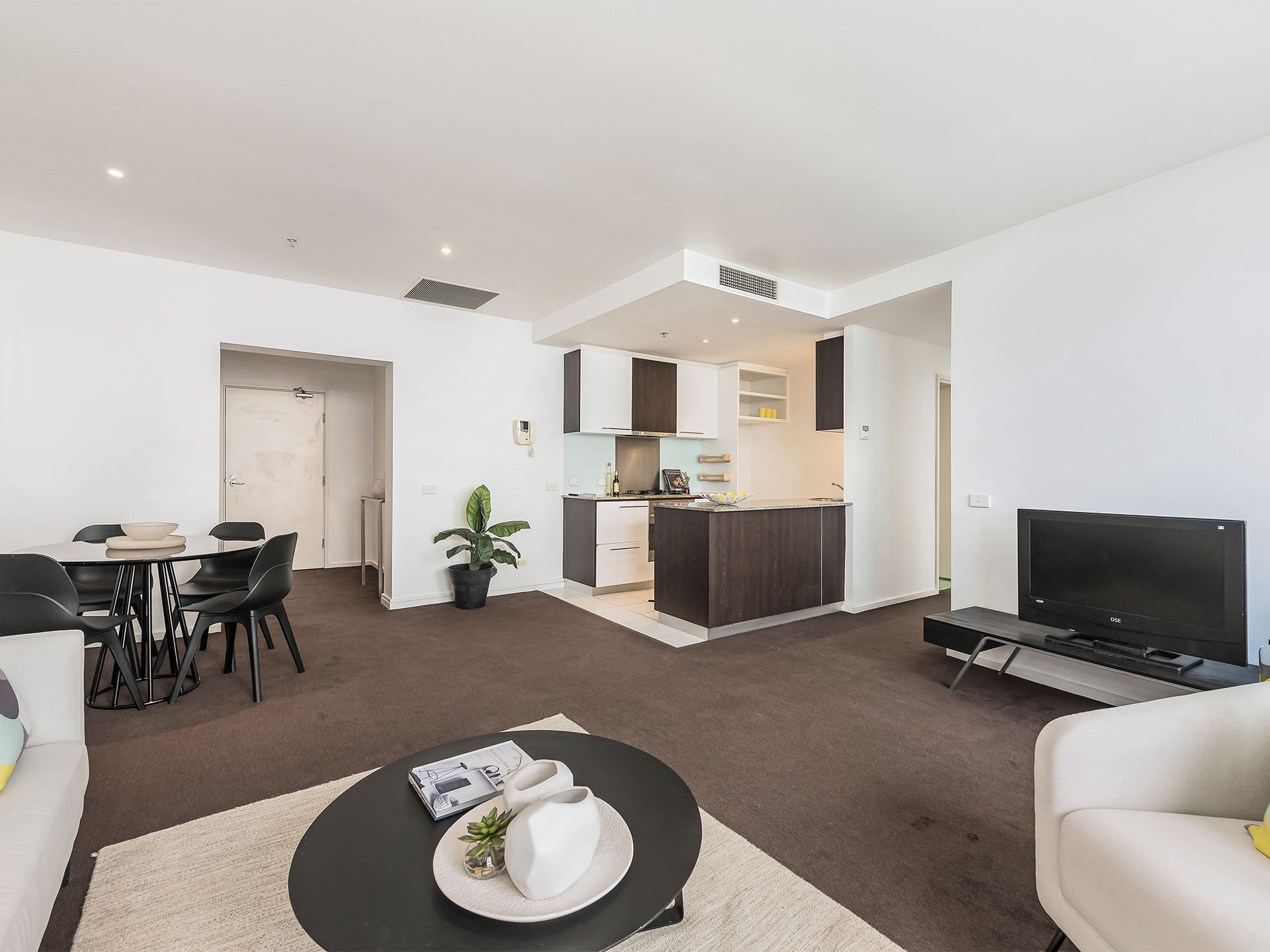 605 / 82 Queens Road MELBOURNE