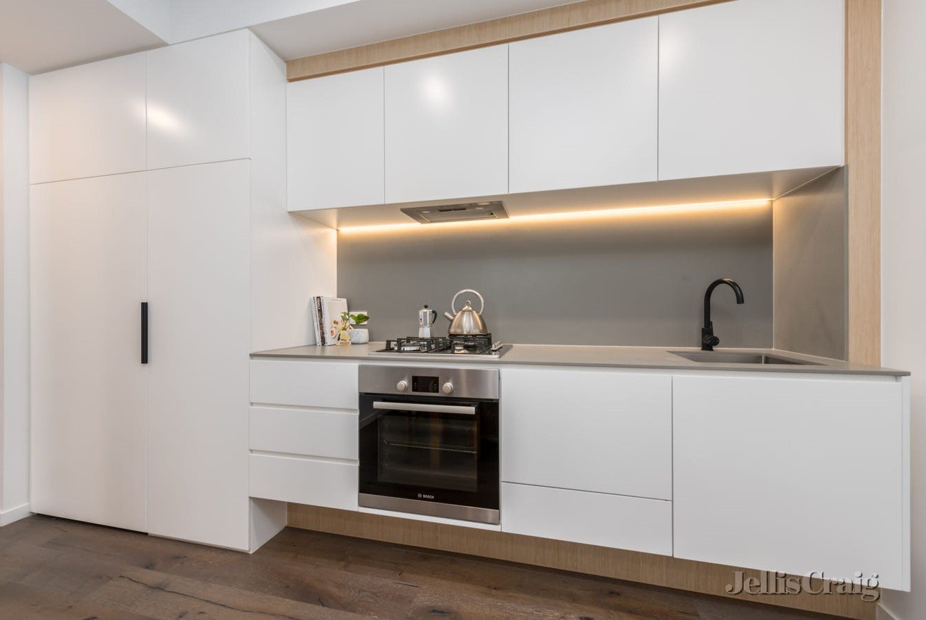 607/51 Napoleon Street, Collingwood image 2