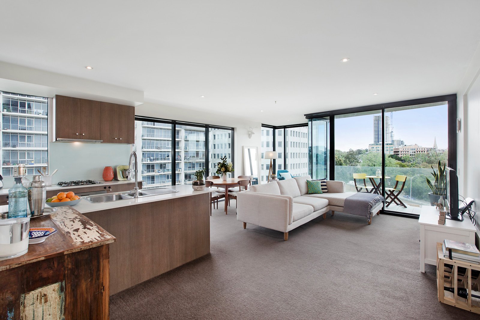 607/83 Queens Road, Melbourne image 1