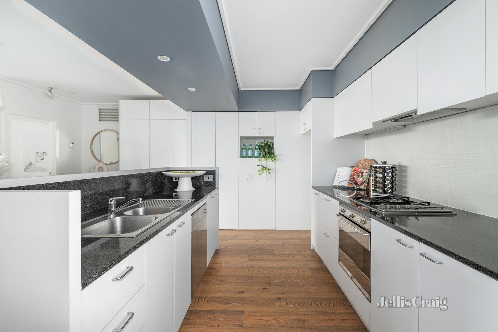 60/8 Wallen Road, Hawthorn image 3