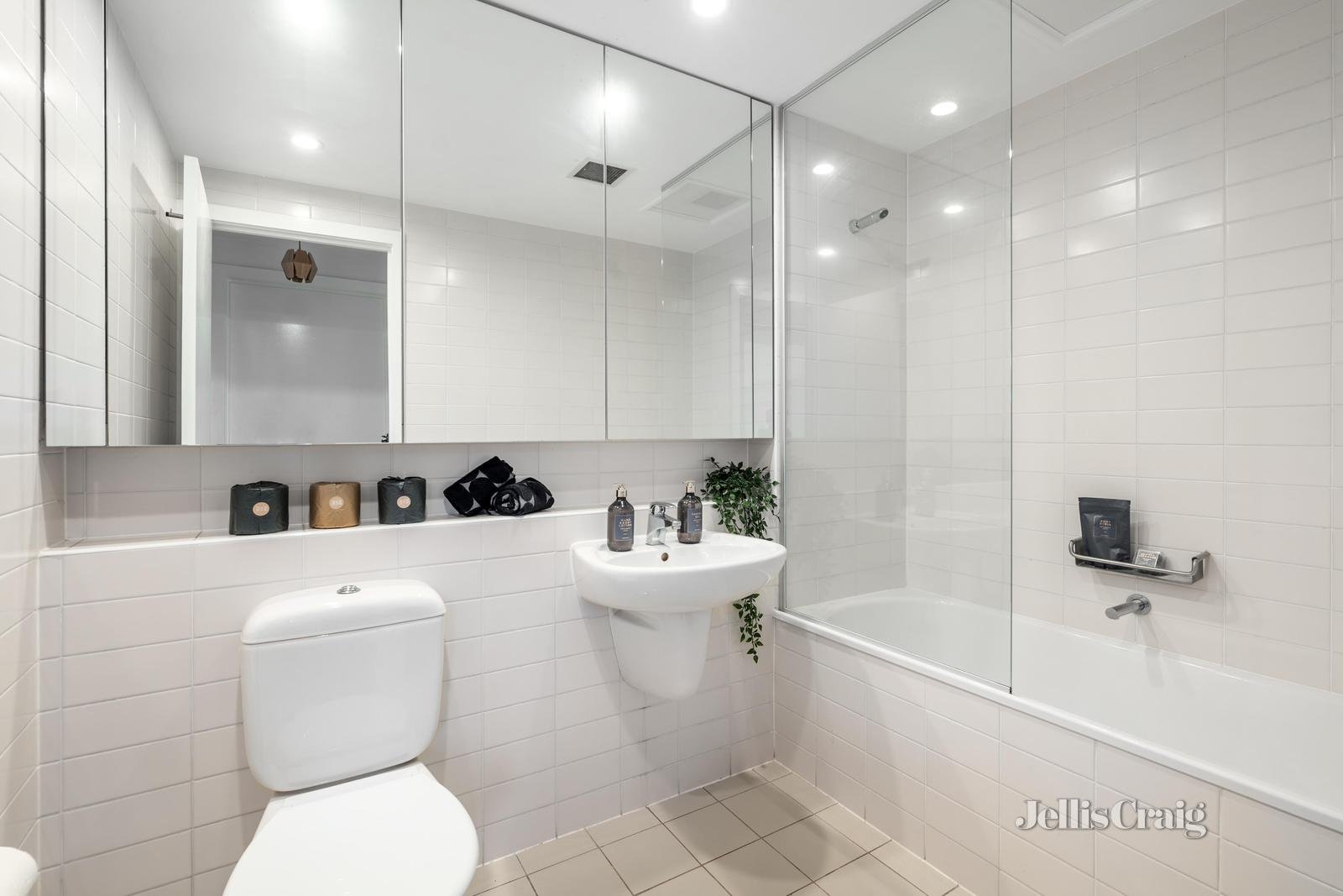 60/8 Wallen Road, Hawthorn image 6