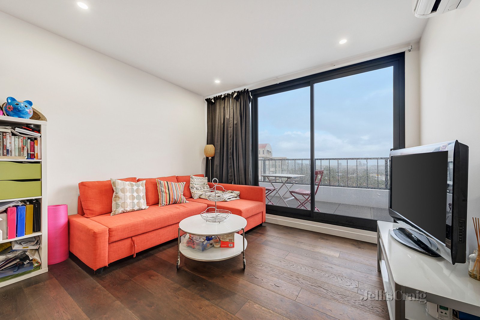 608/5 Sovereign Point Court, Doncaster image 3