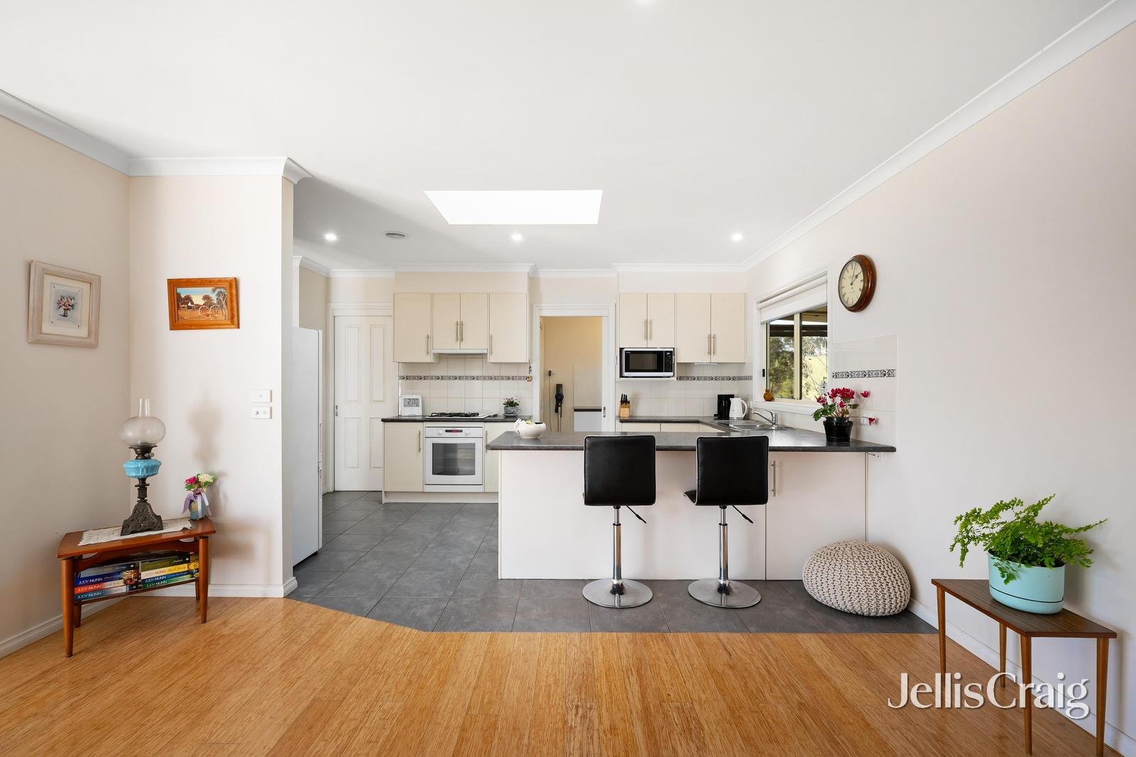 60a Hawthory Road, Kilsyth image 2