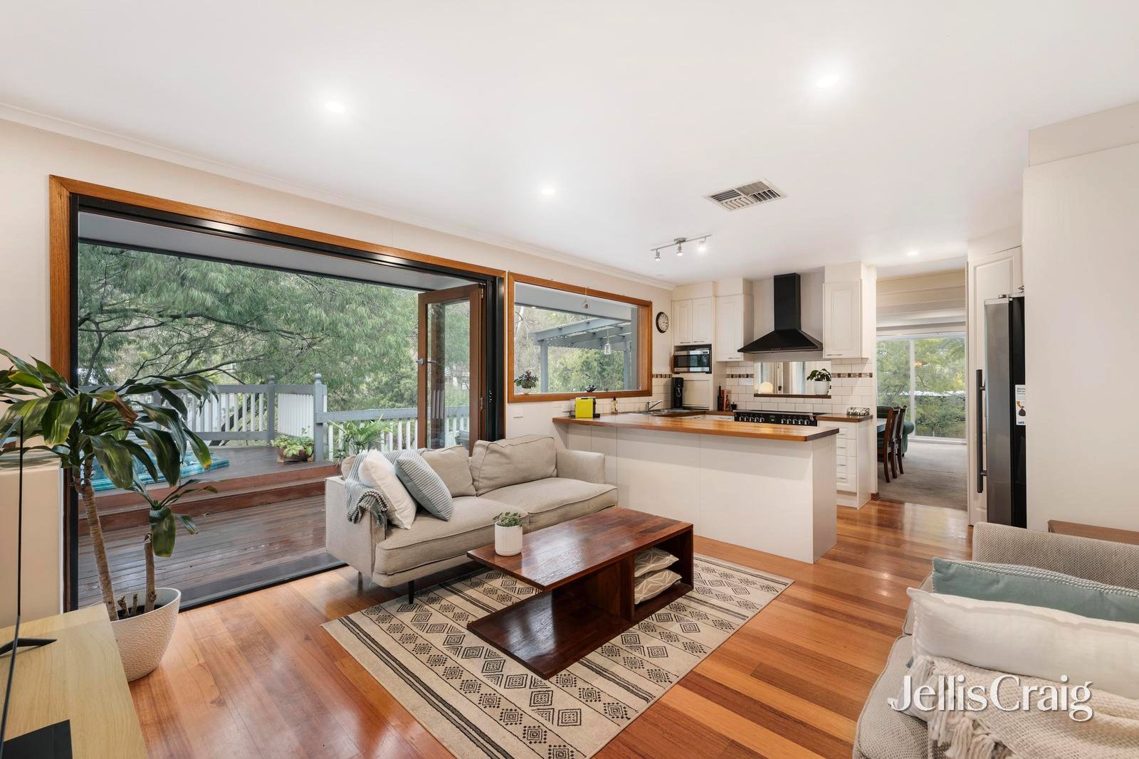 61-63 Kerr Crescent, Montrose image 4