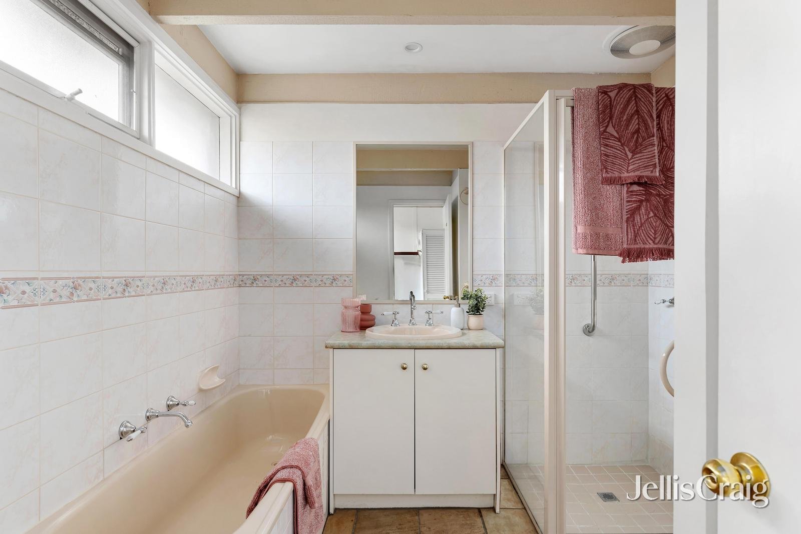 61 Avandina Crescent, Greensborough image 9