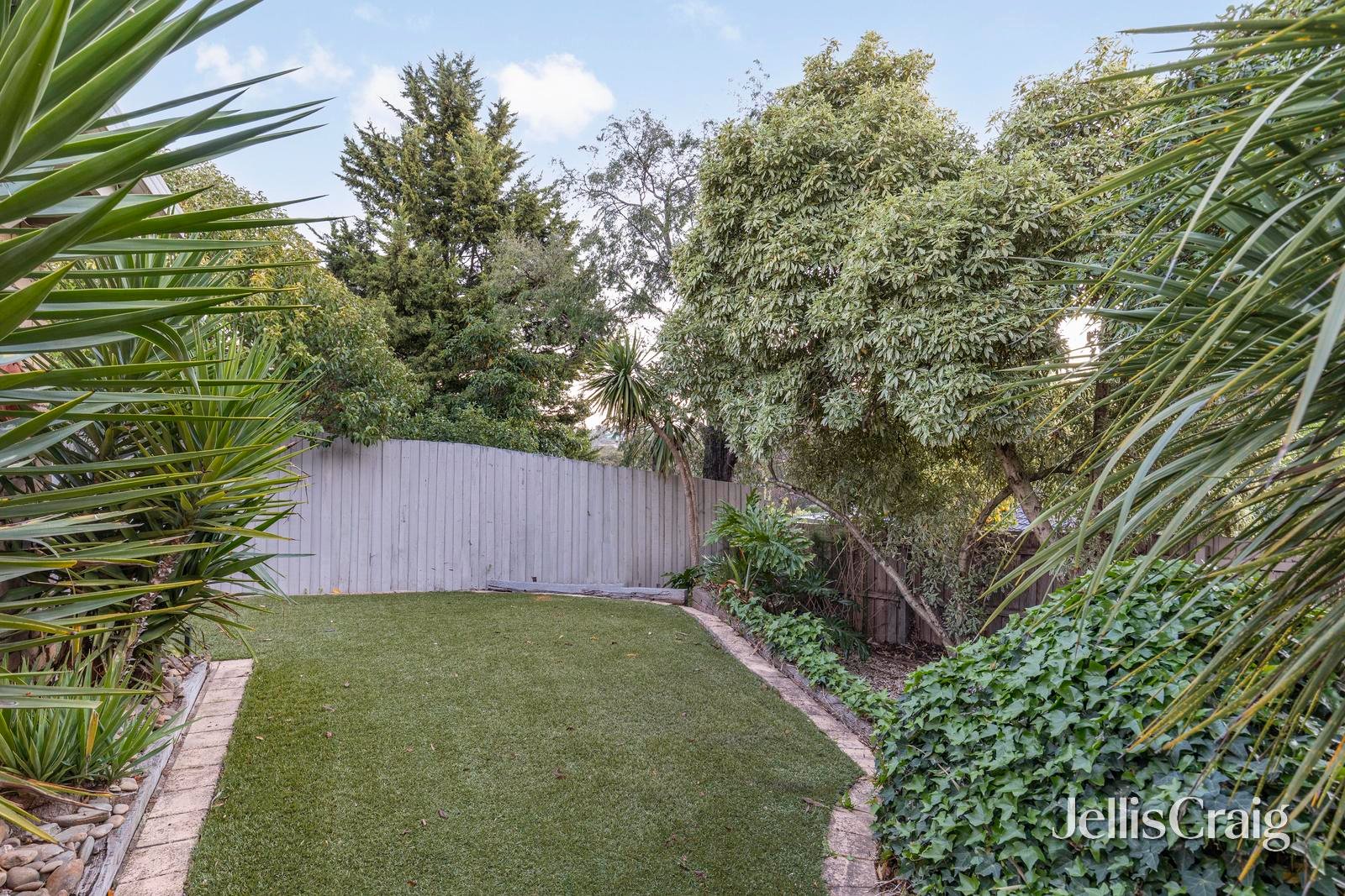 61 Avandina Crescent, Greensborough image 17