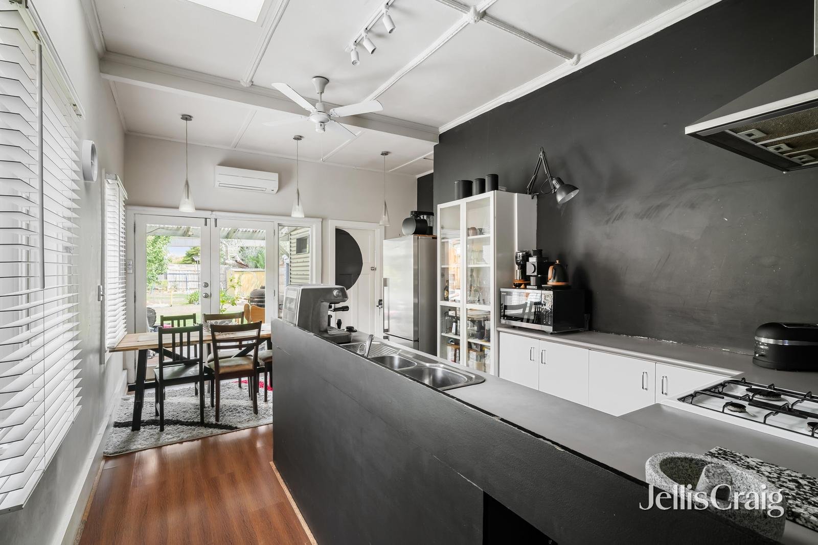 61 Blackwood Street, Carnegie image 4