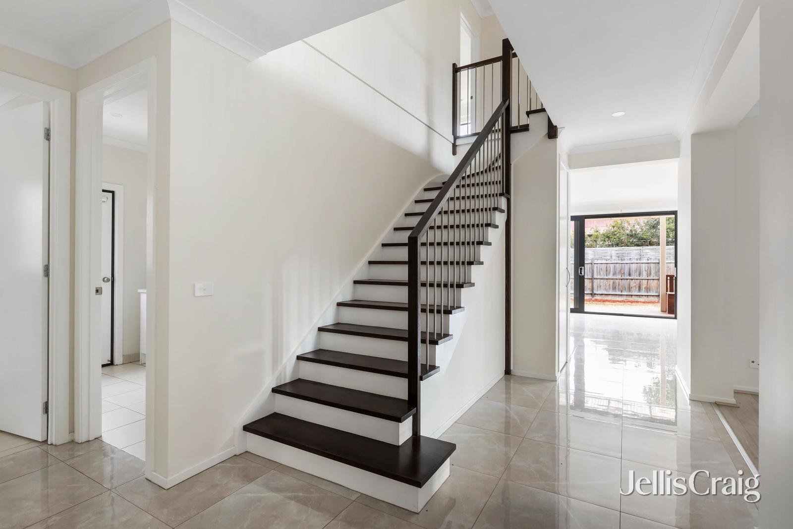 61 Bond Street, Ivanhoe image 7