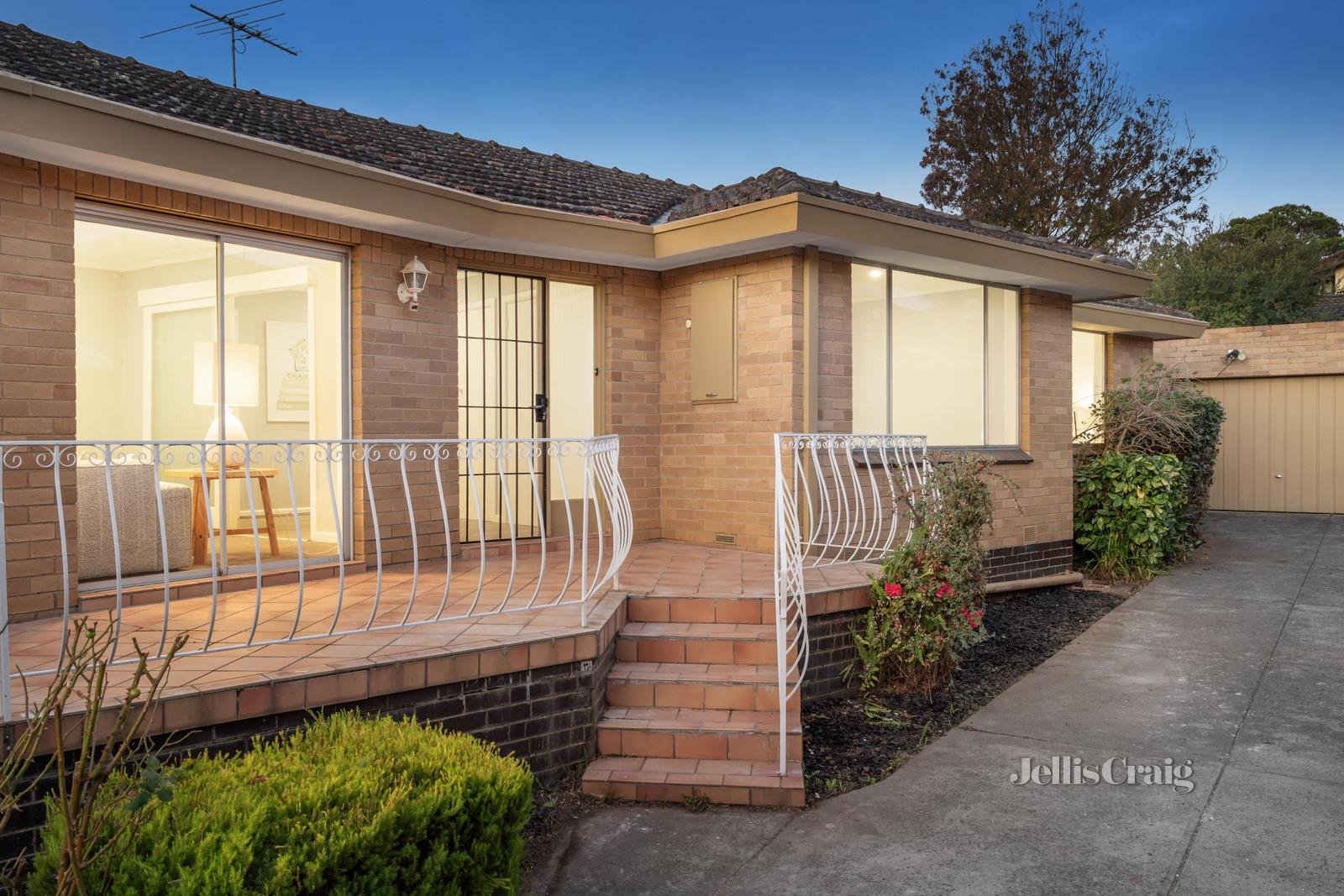 61 Crow Street, Burwood East image 2