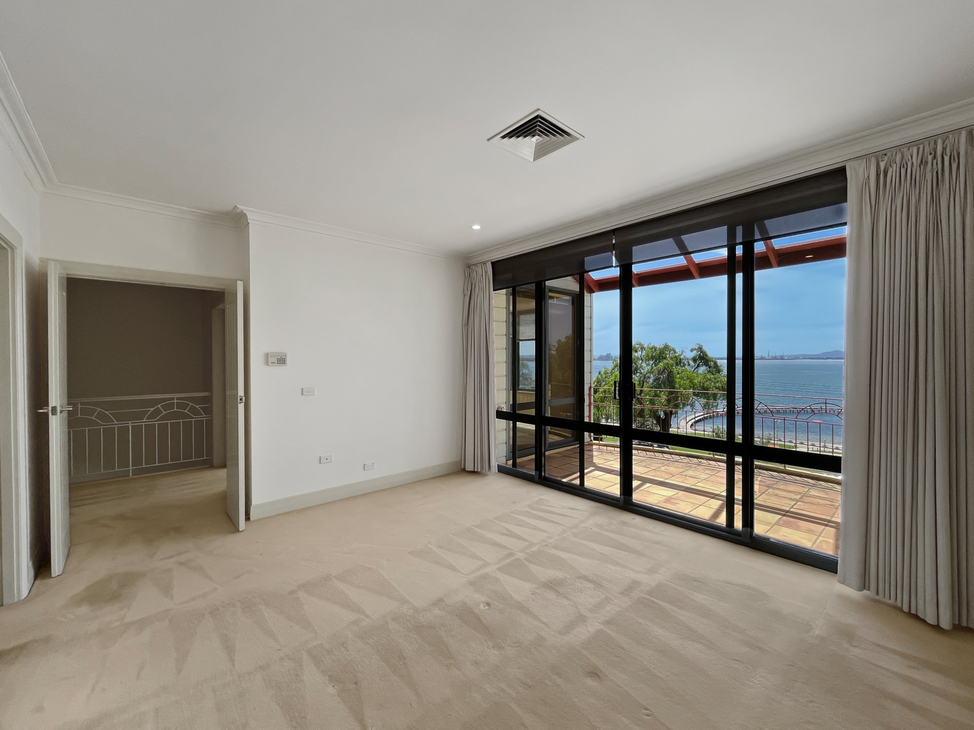 61 Eastern Beach Road, Geelong image 9