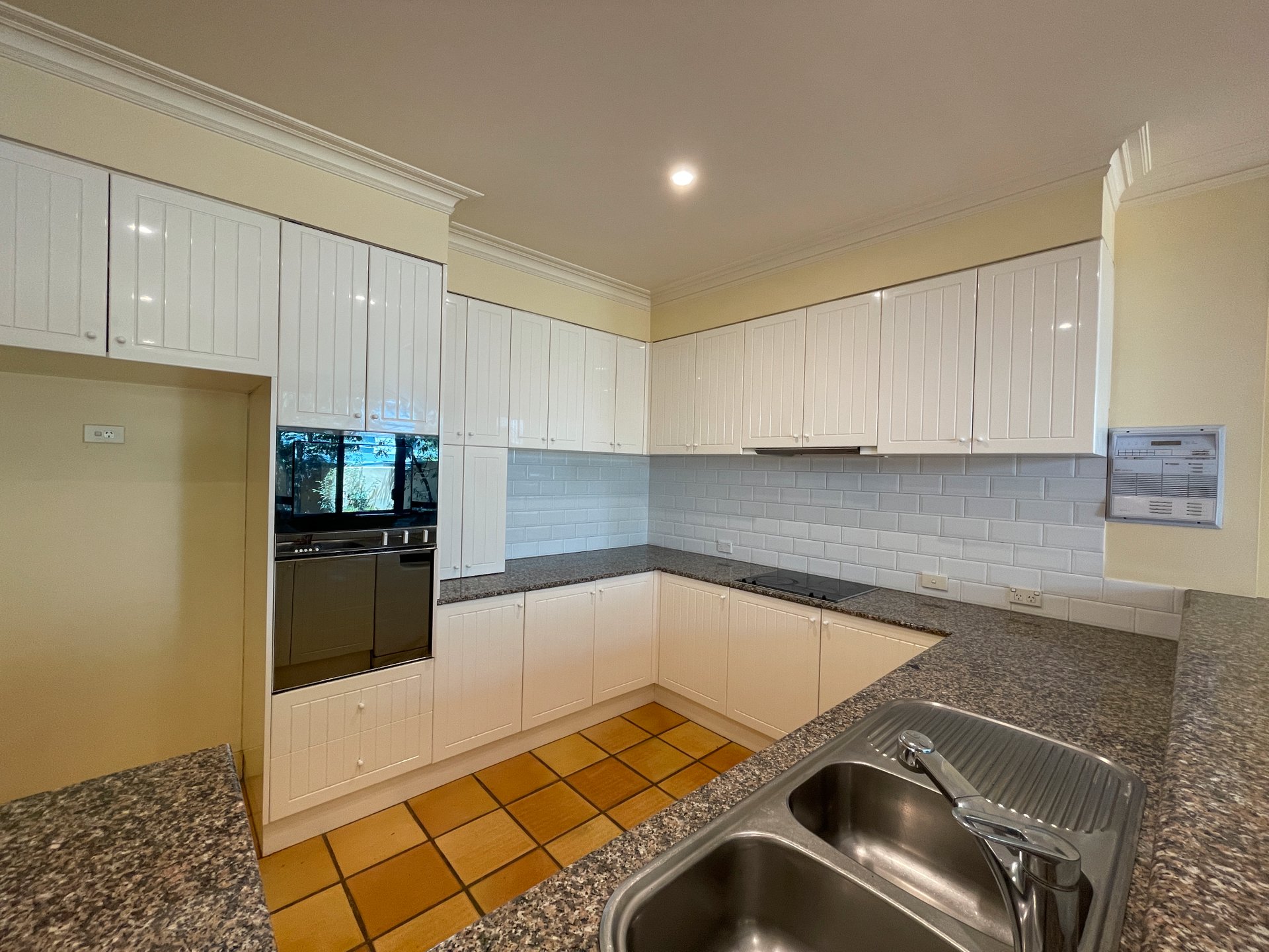 61 Eastern Beach Road, Geelong image 7