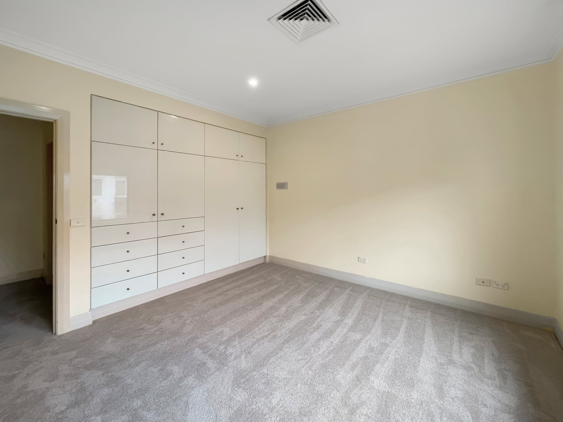 61 Eastern Beach Road, Geelong image 10