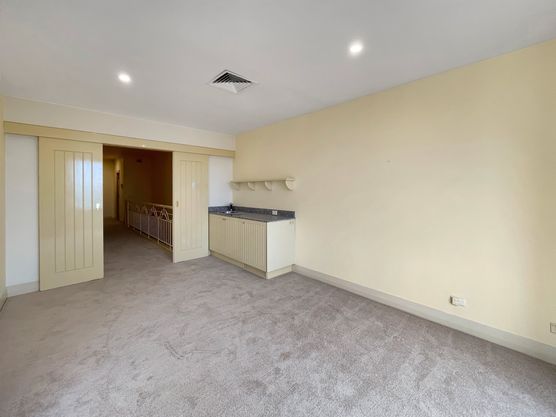 61 Eastern Beach Road, Geelong image 12