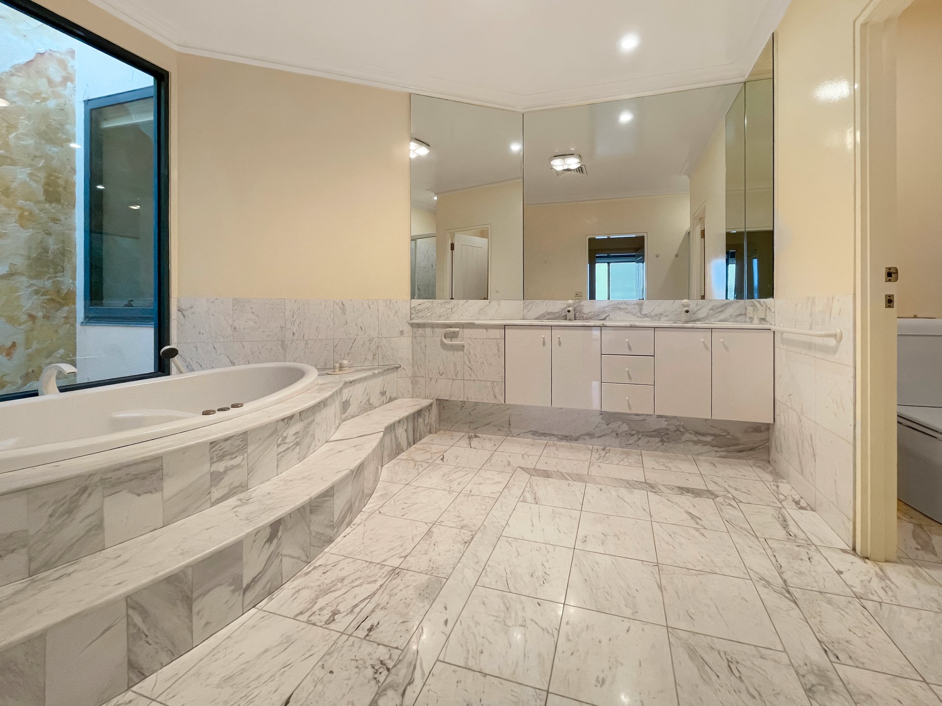 61 Eastern Beach Road, Geelong image 9