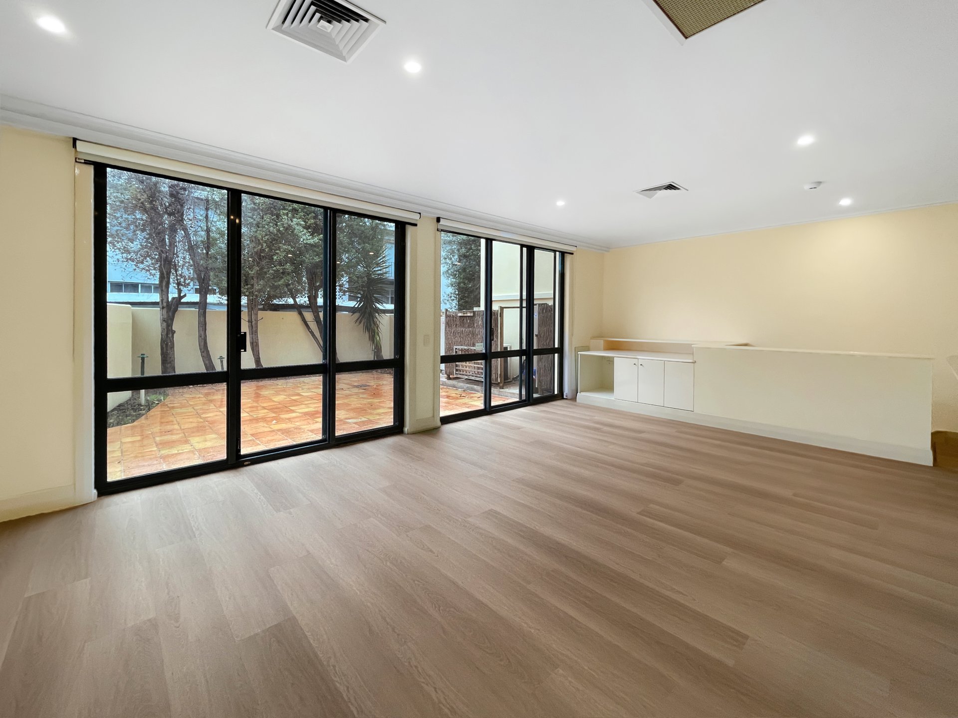 61 Eastern Beach Road, Geelong image 7