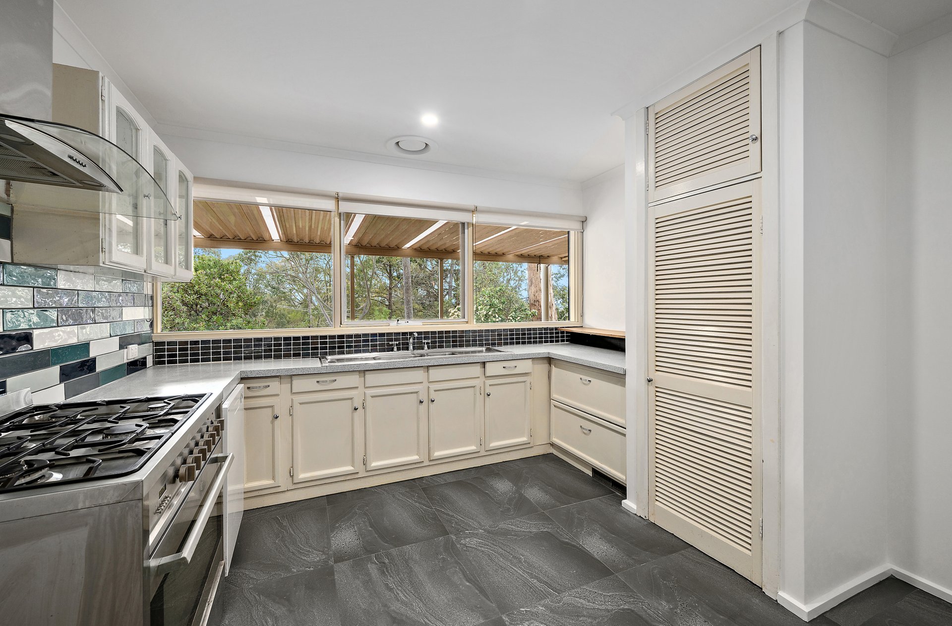 61 Holloway Road, Croydon North image 6