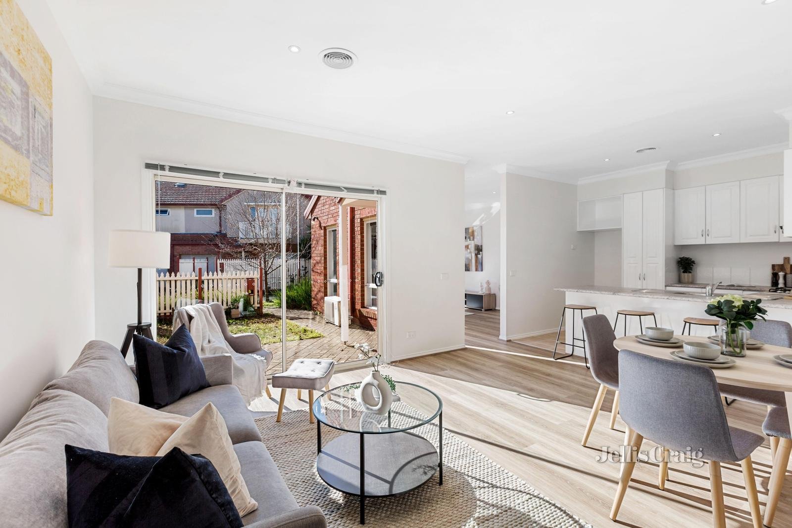 6/1 Mckelvie Court, Glen Waverley image 2