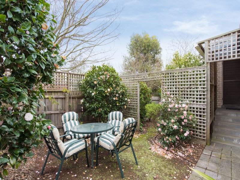 61 Mount View Parade, Croydon image 9