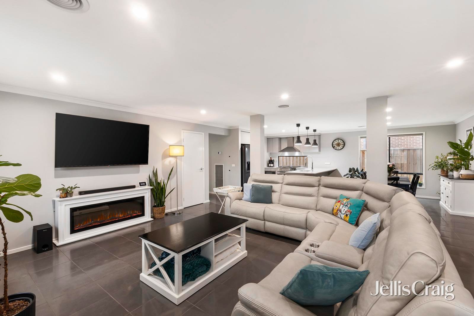 61 Outlook Drive, Chirnside&nbsp;Park image 4
