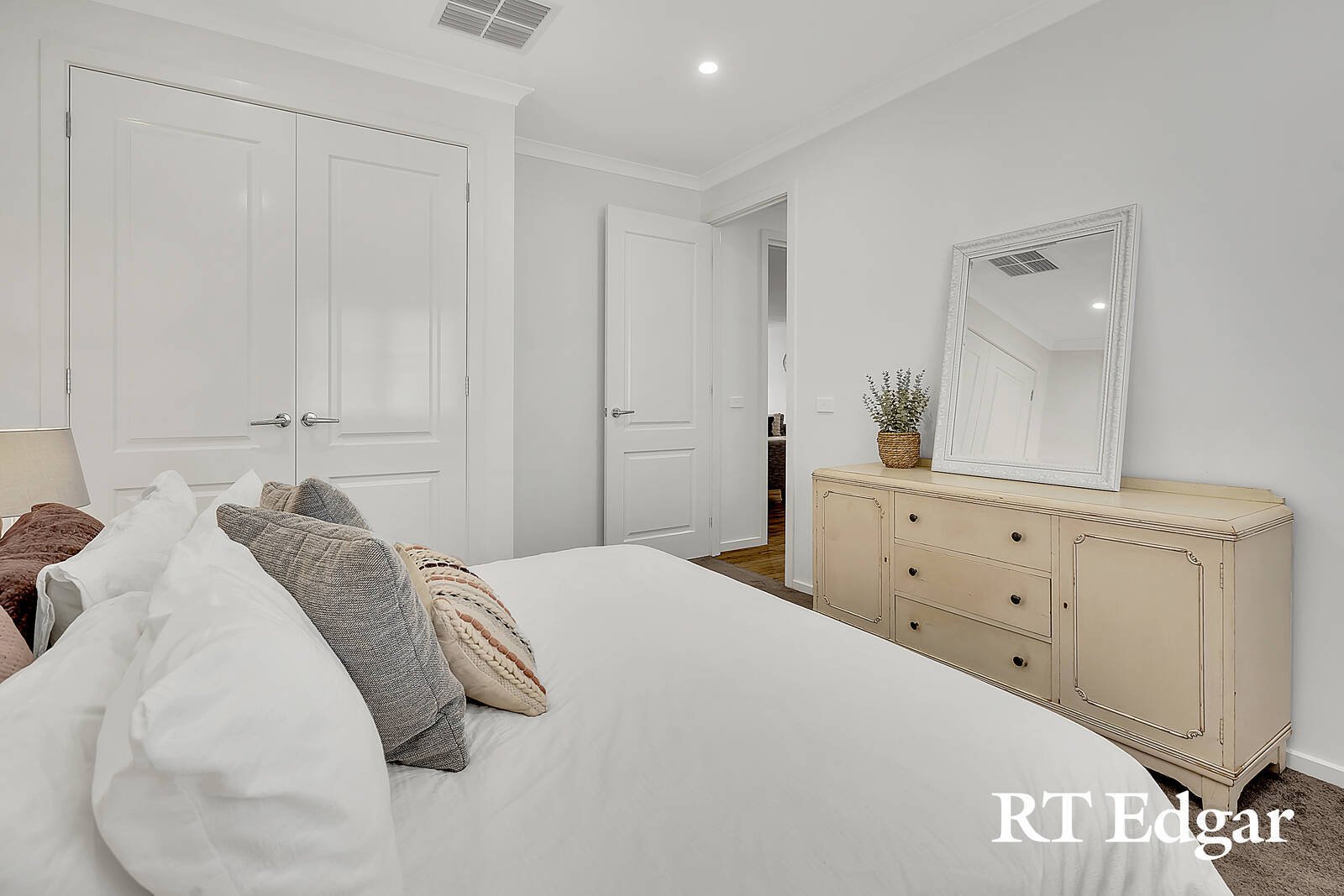 Property Gallery Thumbnail 16