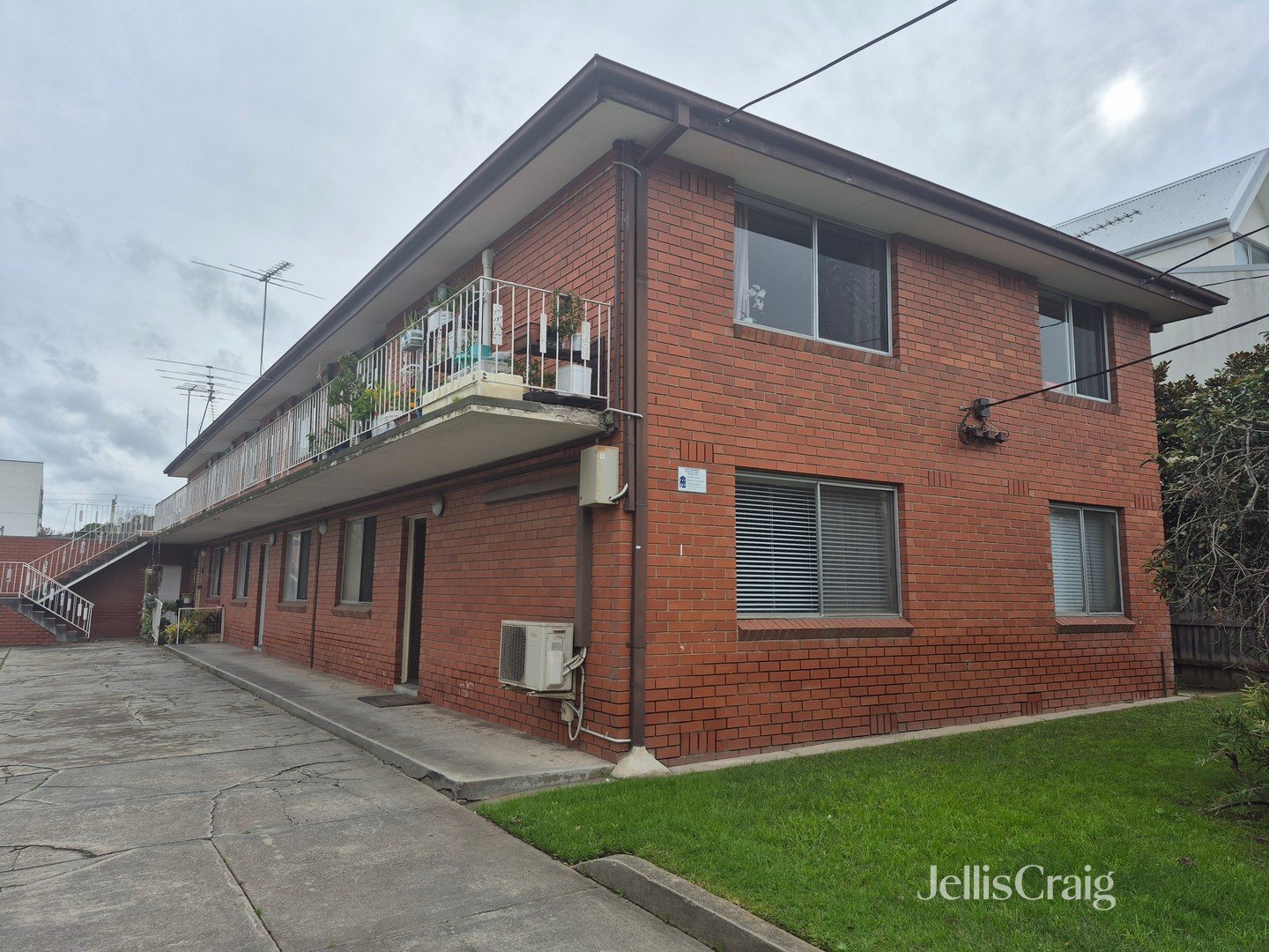 6/1 Washington Street, Essendon image 1