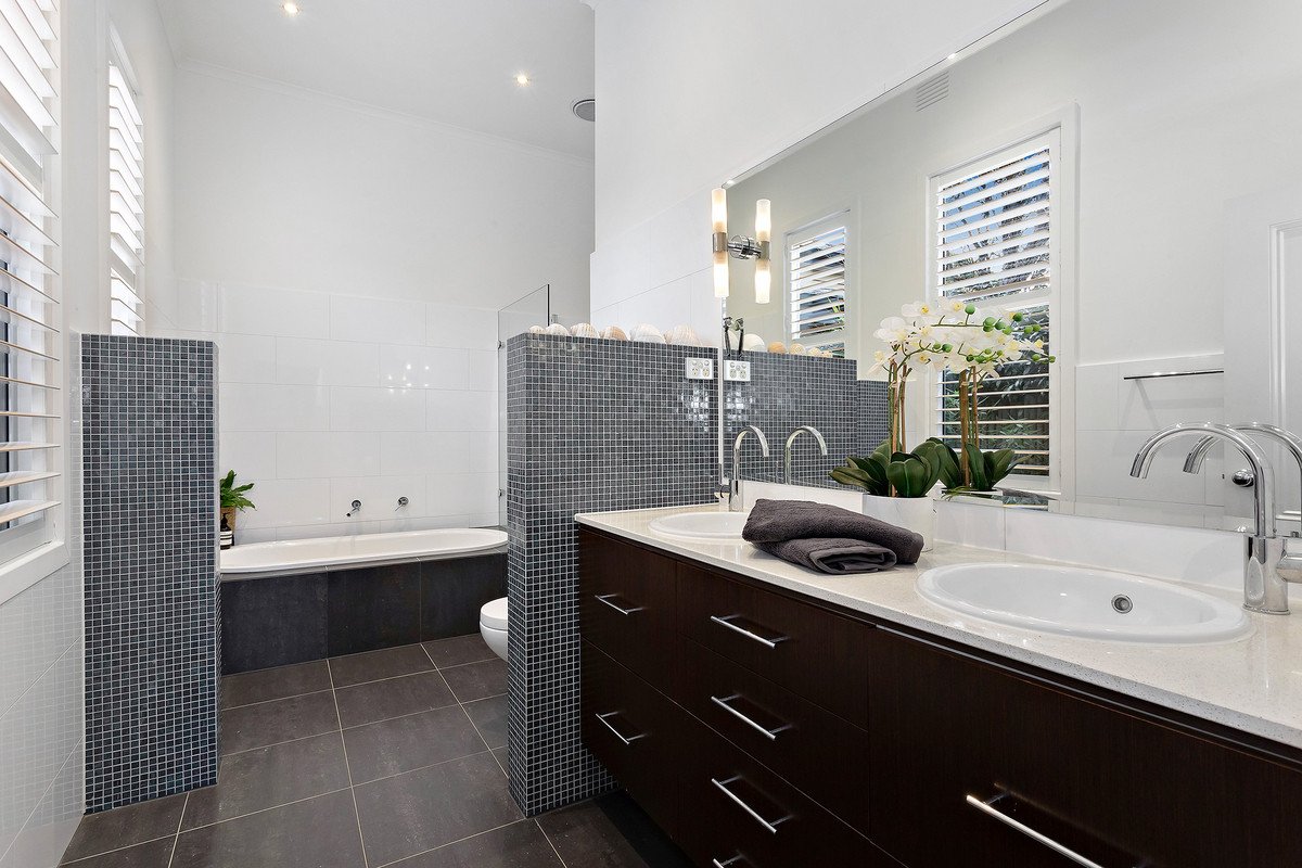 61 Weybridge Street, Surrey Hills image 8