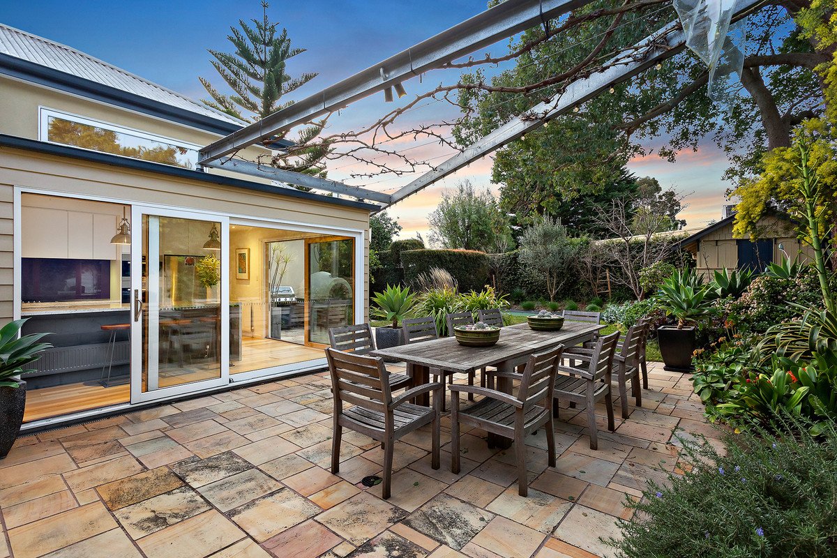 61 Weybridge Street, Surrey Hills image 11