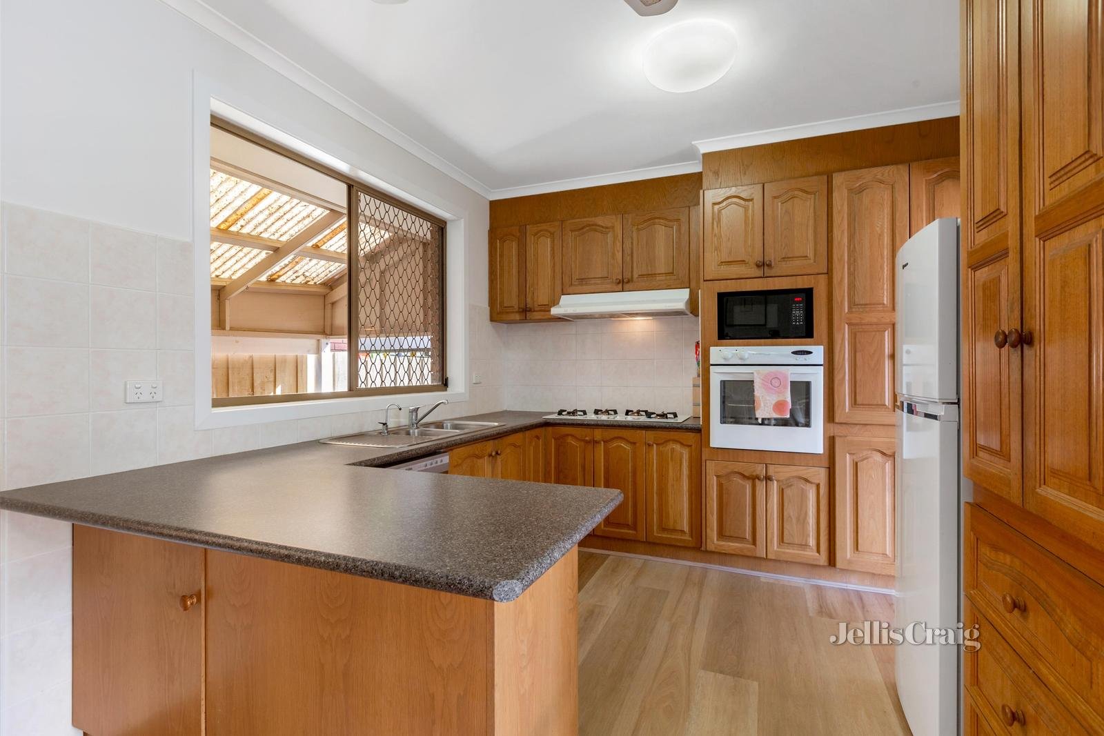 61 Whalley Drive, Wheelers Hill image 3